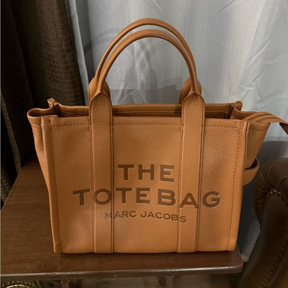 Marc Jacobs Handbags - Authentic Marc Jacobs Leather Medium Argan Oil Tote